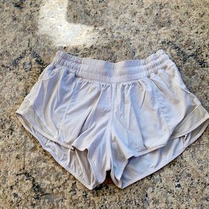 Lululemon Hotty Hot low rise 2.5 white shorts